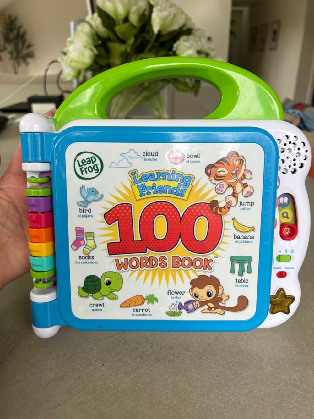 Leapfrog‎ Learning Friends 100 Words Book - English/Spanish - Picture 2 of 10